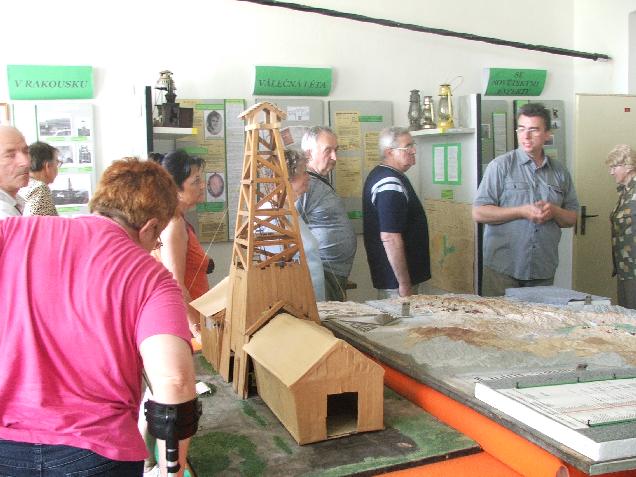 23Hodoninmuzeum nafty.JPG